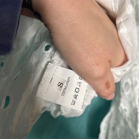 MakeMeChic NWT Lantern Sleeve Button Down Shirt Notched V Neck Eyelet Shirt - Picture 4 of 6